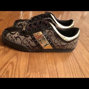Women’s size 7 Guess Tennis Shoes